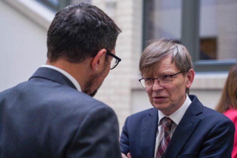 Rozmowa dwóch profesorów