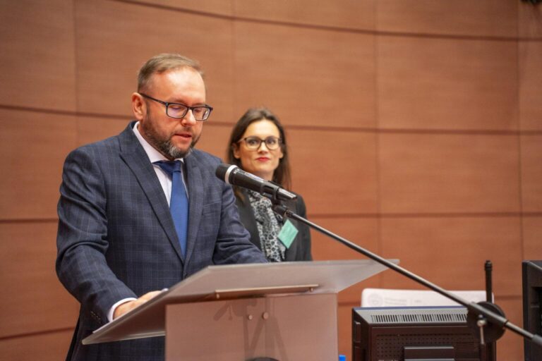 Profesor podczas przemówienia